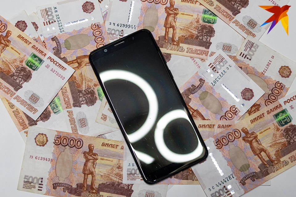 Женщине предложили взять кредит в ближайшем отделении и перевести на указанные подставным сотрудником банка счета.
