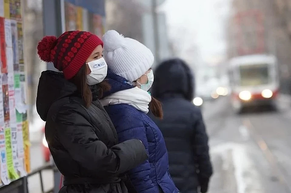 В Роспотребнадзоре рассказали, как долго нам еще носить защитные маски от коронавируса