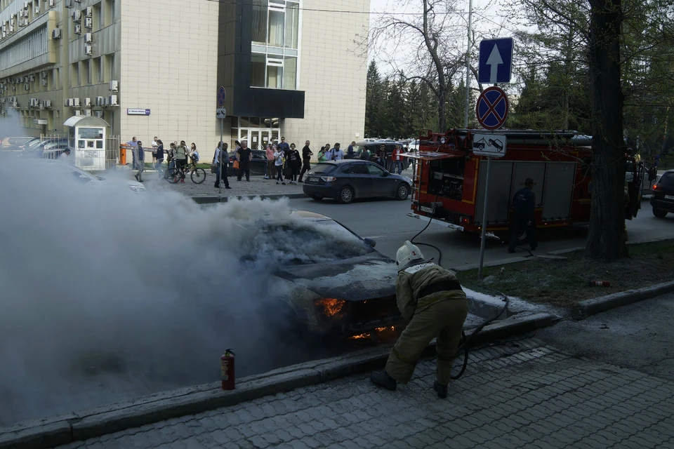 В МЧС напомнили, какие правила безопасности соблюдать, чтобы не допустить возгорания автомобиля