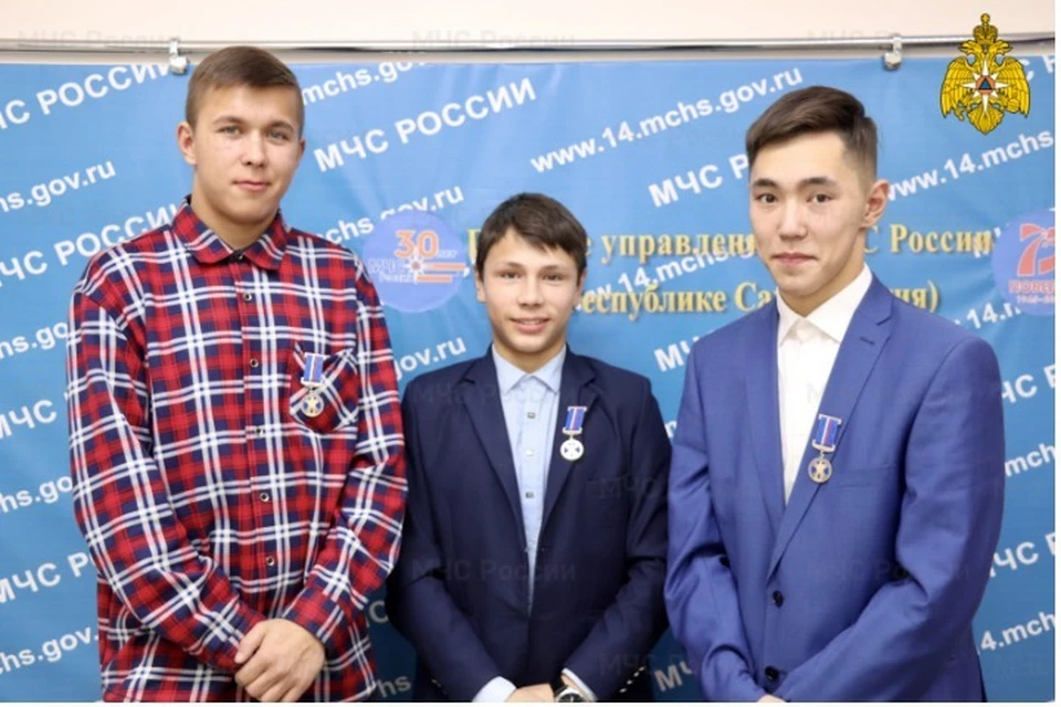 Рискуя жизнью, трое школьников из Якутии спасли тонущих детей. Фото: ГУ МЧС по Республике Саха (Якутия).