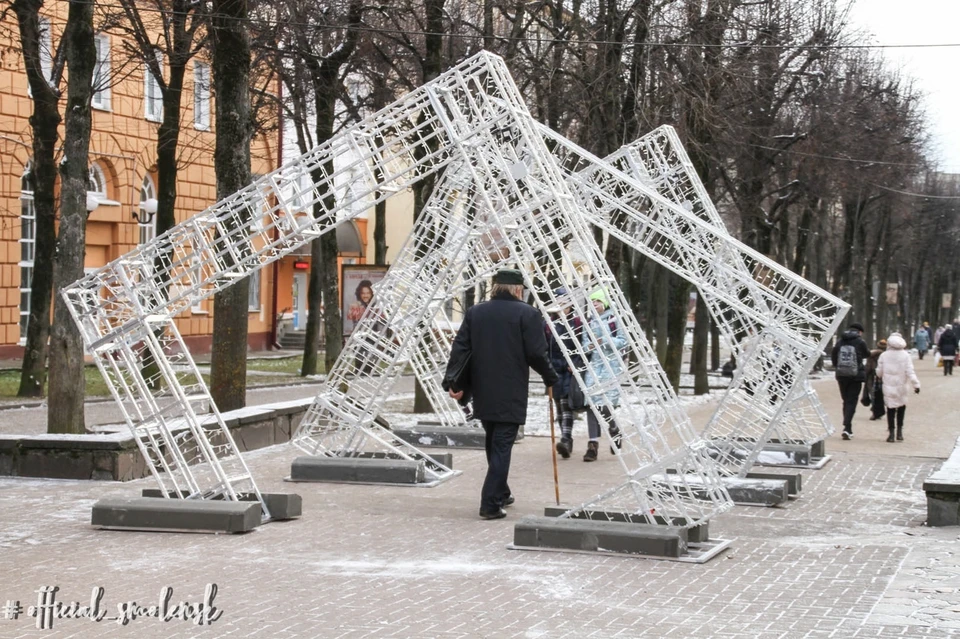 Новогодние украшения появились на улицах Смоленска. Фото: администрация г. Смоленска.
