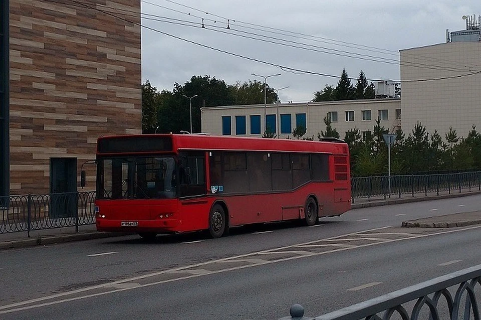 49 автобус казань. 62 Автобус Казань. Красный автобус Казань. 35 Автобус Казань.