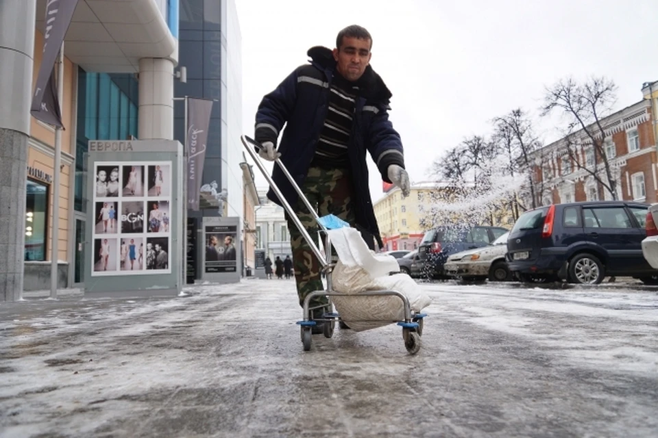 Коммунальные службы города будут бороться с наледью на дорогах.