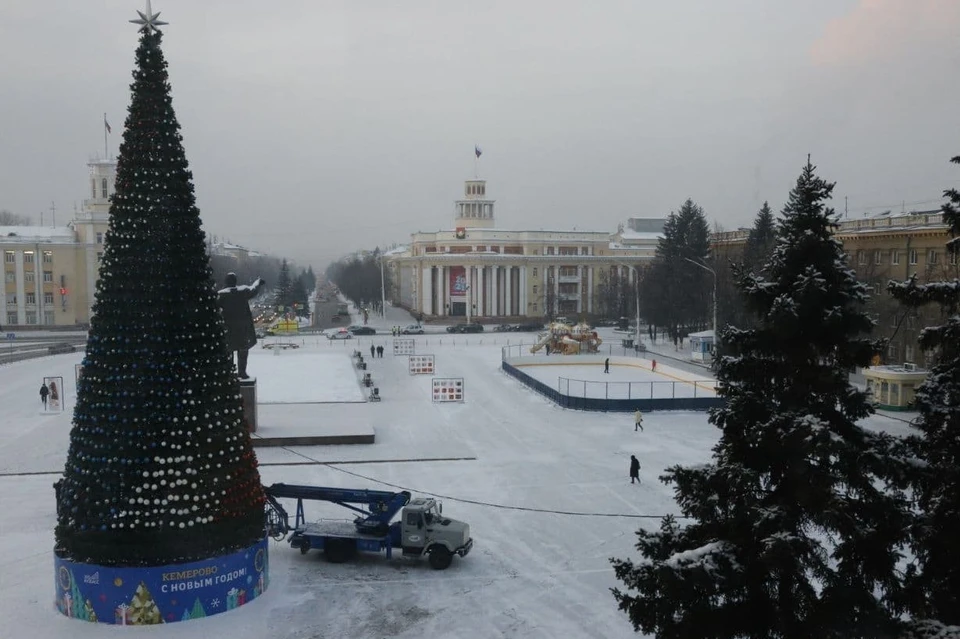 Коньки, конькобежные дорожки и хоккей: В Кузбассе благоустраивают зимние площадки. Фото: Пресс-служба АПК