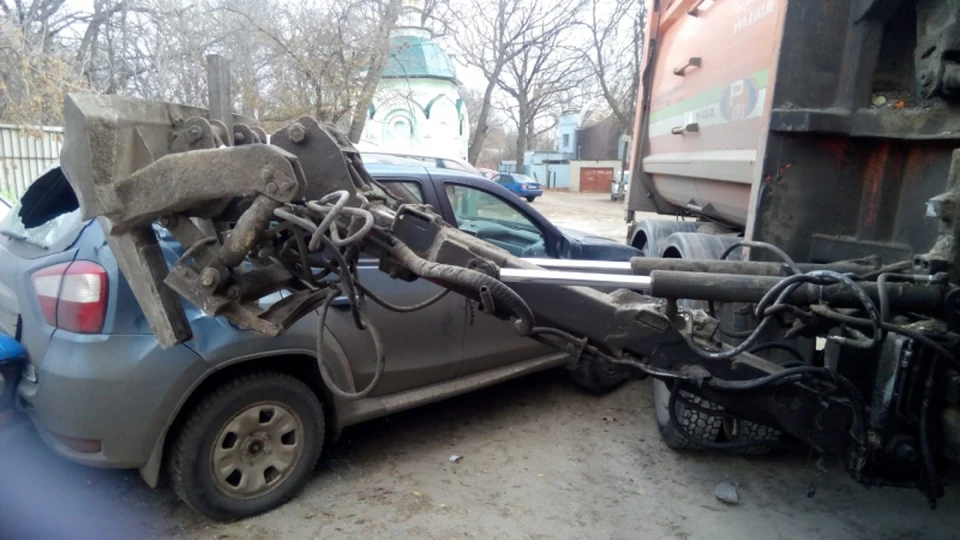 Основной удар пришелся в один из "Ниссанов".
