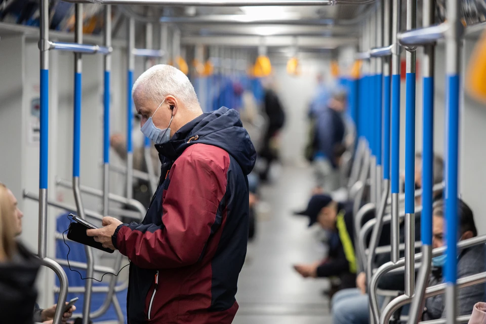 Пассажир Московского метро в дни пандемии.