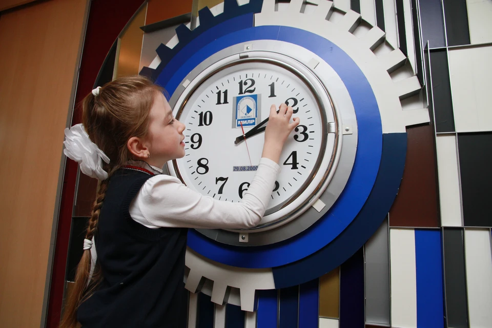 Переводить часы жители Волгоградской области будут за несколько дней до Нового года.