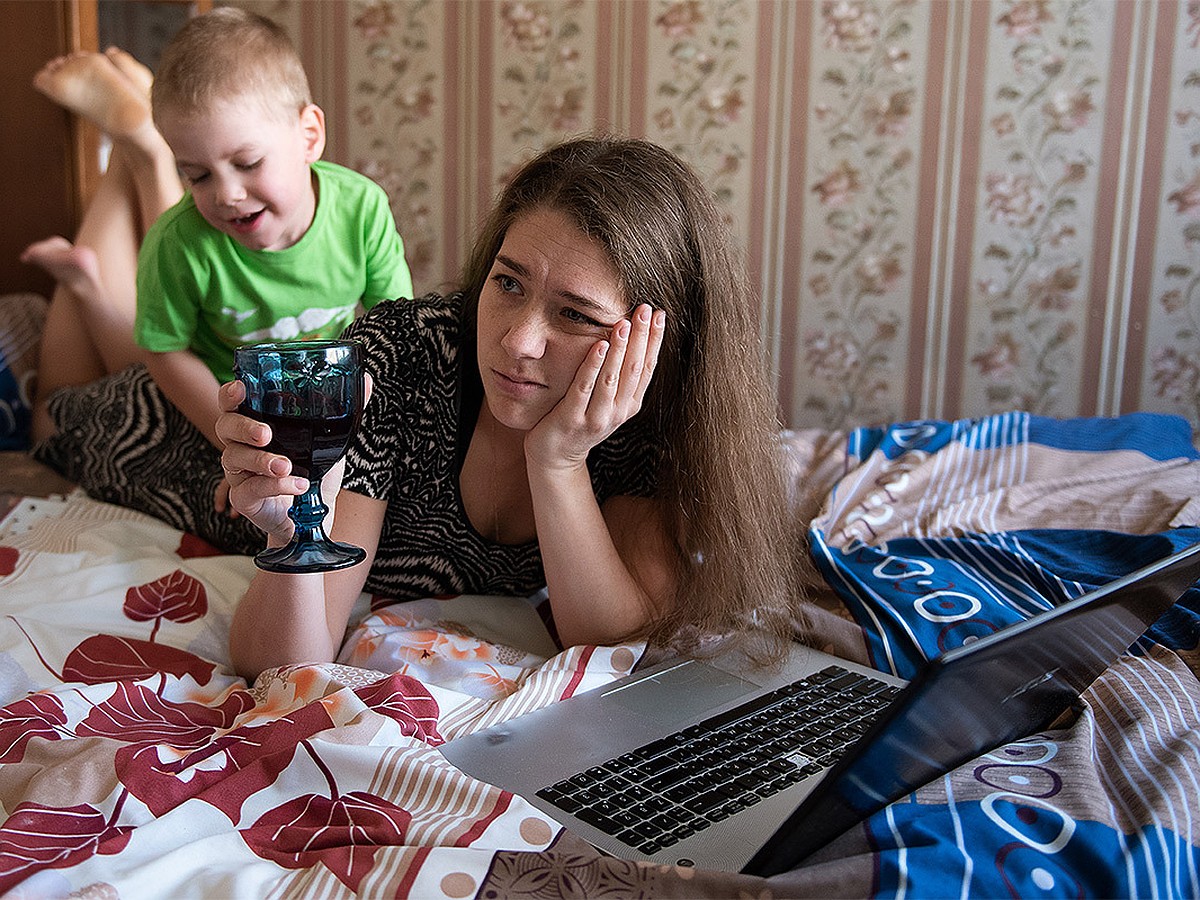 Правила хорошего тона на удаленке: коллег не игнорировать, по вечерам не  звонить, кофе по видеосвязи не пить - KP.RU