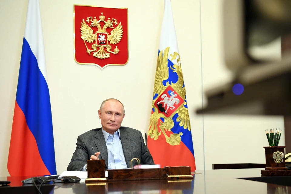 Президент России Владимир Путин во время встречи в режиме видеоконференции с волонтерами и финалистами конкурса "Доброволец России - 2020" в резиденции Ново-Огарево. Фото: Алексей Никольский/пресс-служба президента РФ/ТАСС