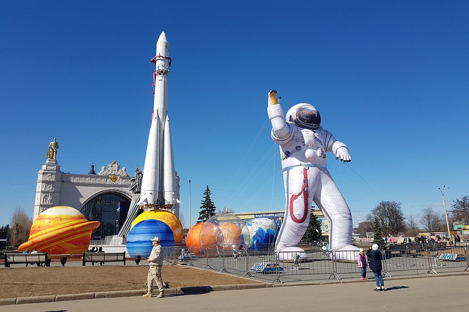 Зрители первых выпусков узнают, к примеру, как отбирают в отряд космонавтов и чем астероиды отличаются от комет