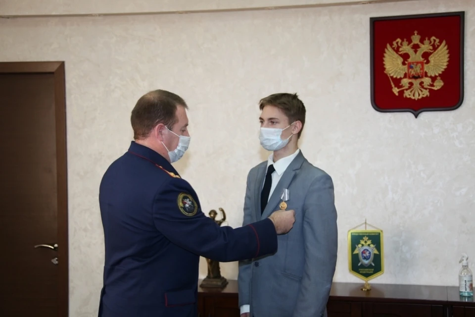 Студенту вручили ведомственную медаль «За содействие» Фото: vk.com/sledcomru