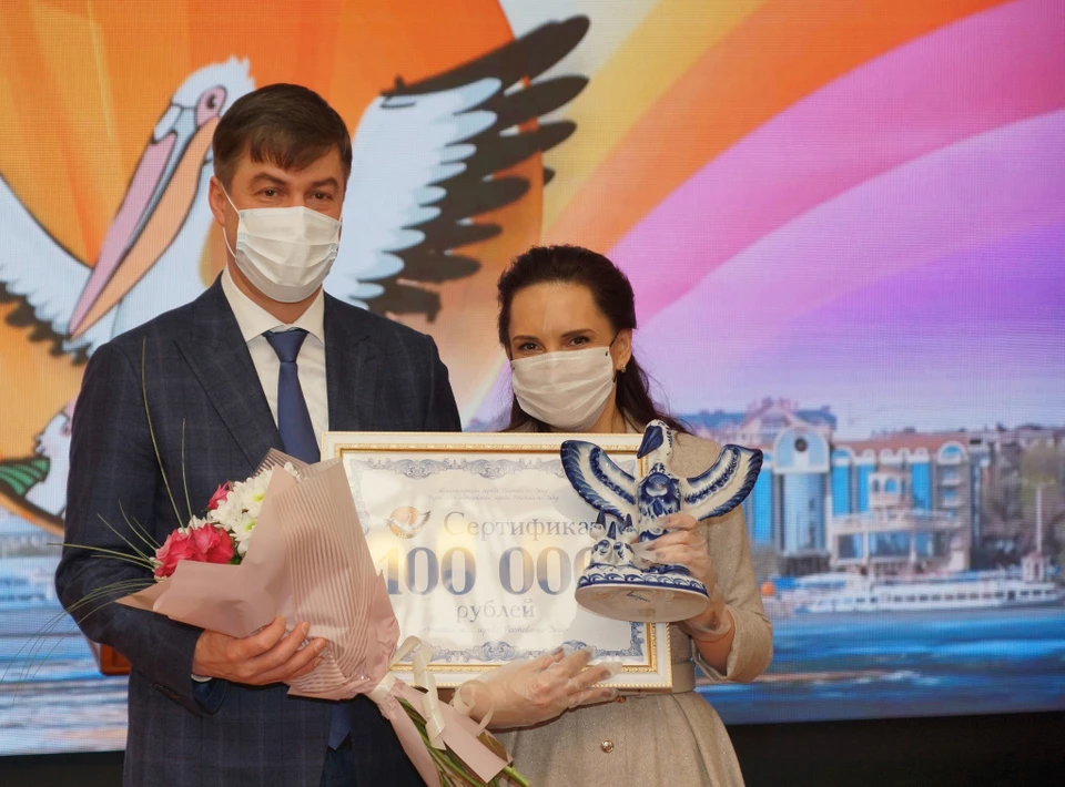 Все победители получили статуэтки, памятные подарки и премии от главы администрации города. Фото: мэрия Ростова-на-Дону.