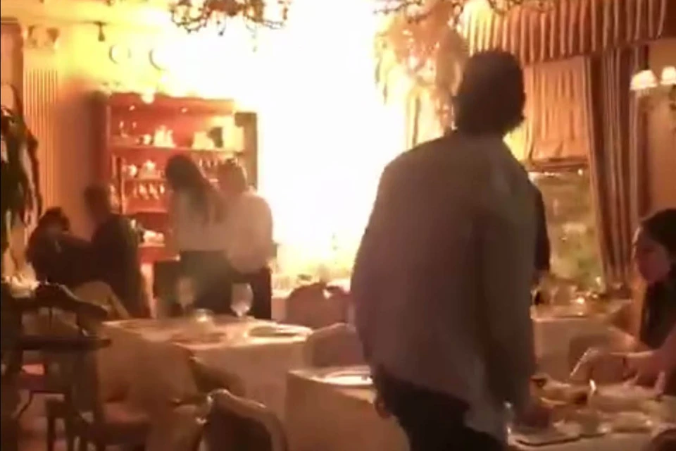 О пожаре в ресторане Butler на Патриарших прудах в Москве вечером 13 декабря стало известно из соцсетей.