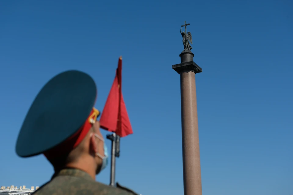 В Петербурге умер последний участник парада Победы на Дворцовой площади.