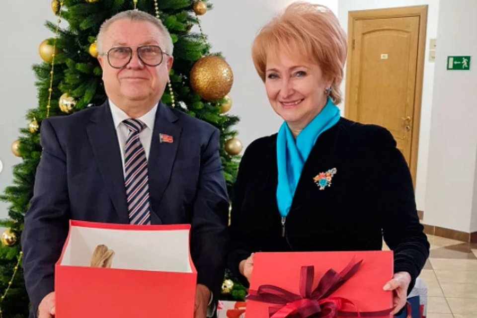 Сергей Писарев и Ирина Солнцева с кроликом