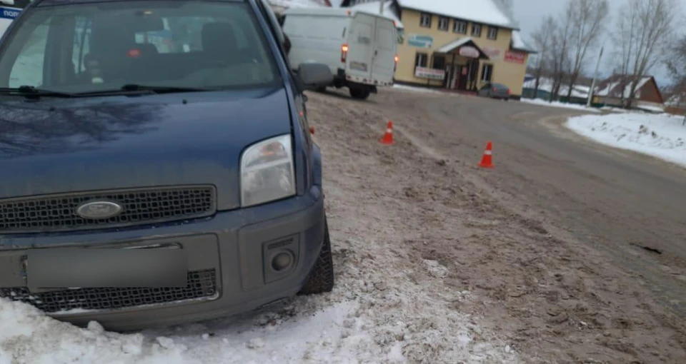 Женщина с ребенком пострадали в лобовом ДТП в Кемерове. ФОТО отдел пропаганды ГИБДД по Кемеровской области.