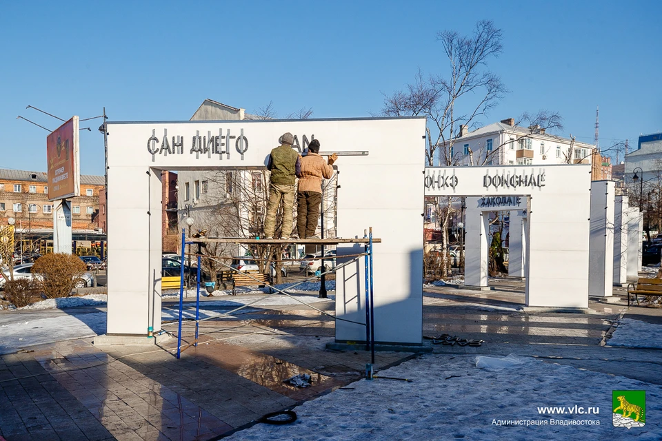 В сквере городов-побратимов Владивостока ремонт близится к концу