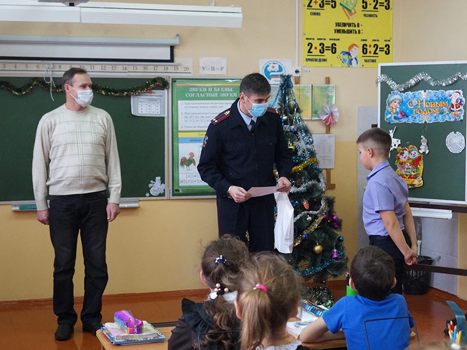 В Белгородской области наградили победителей конкурса детских рисунков «Мои родители работают в полиции»