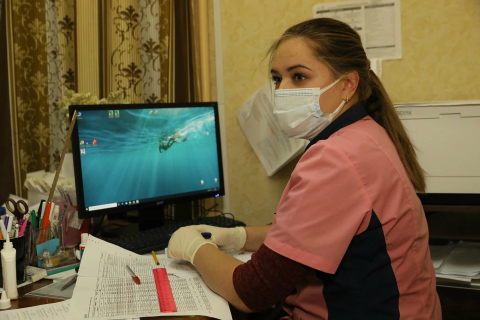 Студенты очень облегчают работу медиков. Фото: правительство МО
