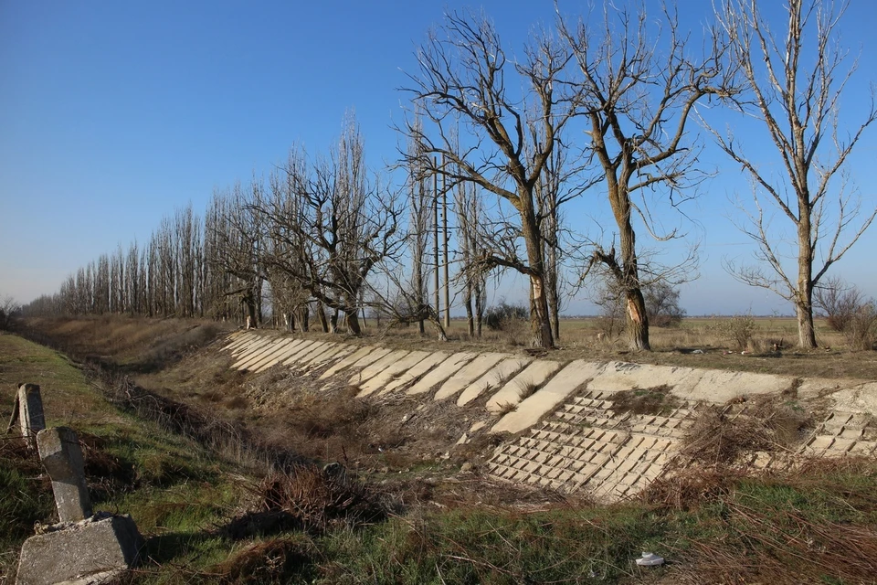 Украина перекрыла днепровскую воду, поступавшую в Крым по Северо-Крымскому каналу, в 2014 году.