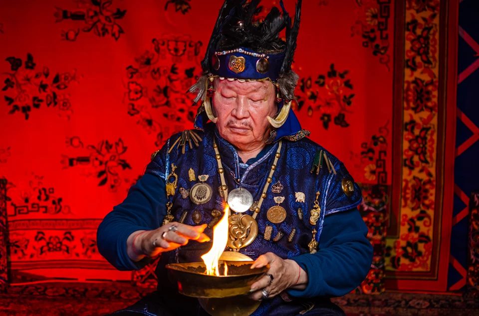 Верховный шаман Тувы Допчун-оол Кара-оол призвав духов Енисея бороться с коронавирусом.