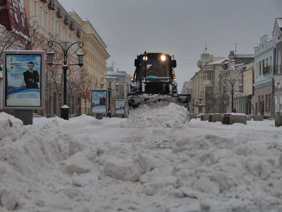На расчистку улиц Самары вышло более 500 единиц техники