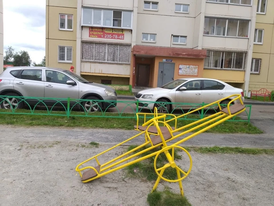 Ребенок поранился о торчащие болты. Фото: прокуратура Челябинской области