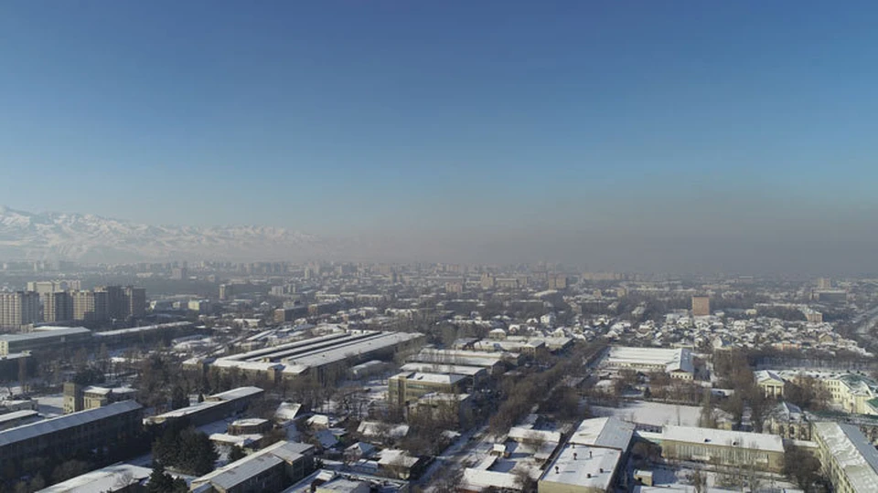 Каждую зиму последние несколько лет бишкекчане наблюдают густой смог над городом.
