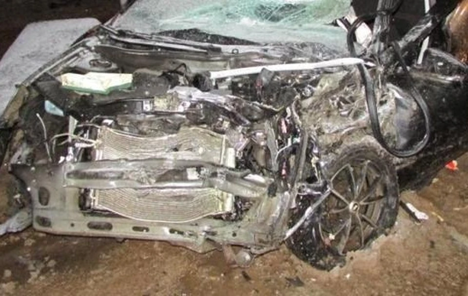 Оба автомобиля получил кузовные повреждения.