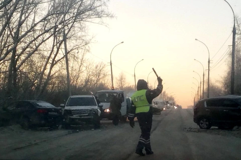 Водители винят в ваврии колею.