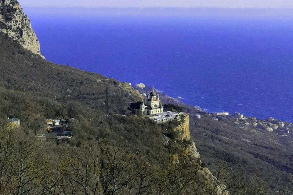 Январский Крым привлекателен для туристов. Форосская церковь