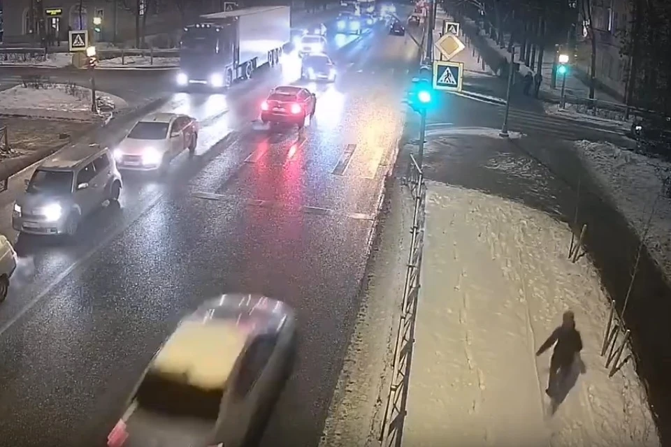 Момент бегства виновника аварии попал на видео