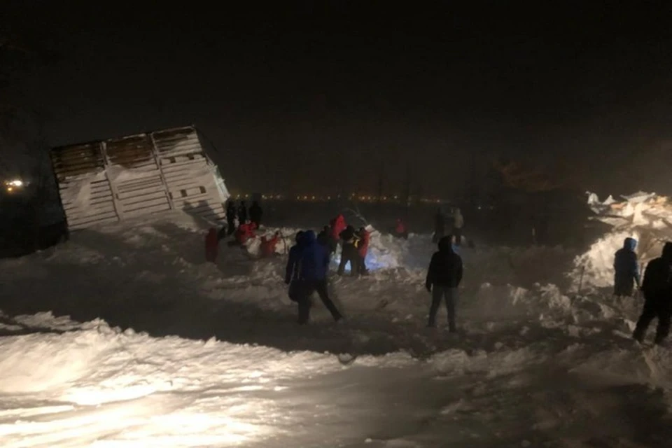 На севере Красноярского края из-под лавины спасли семью с детьми. Фото: ГУ МЧС России