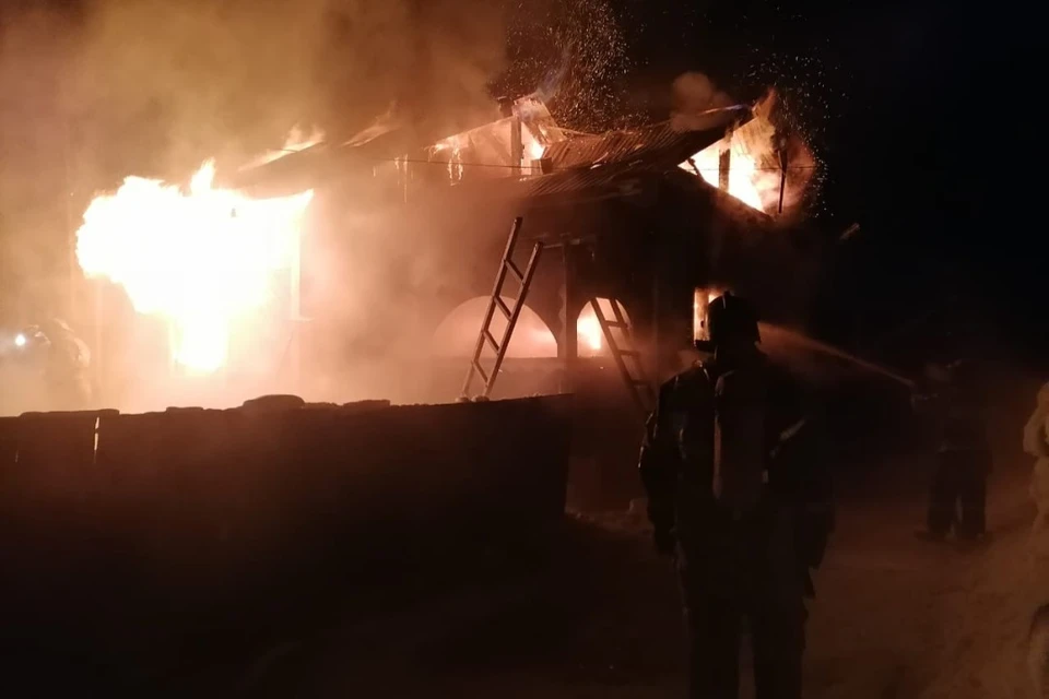 Пожар в поселке Невон под Усть-Илимском унес жизни двух мужчин.