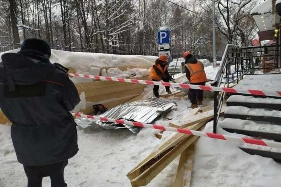 ЧП произошло возле сада имени Горького - в самом центре города.