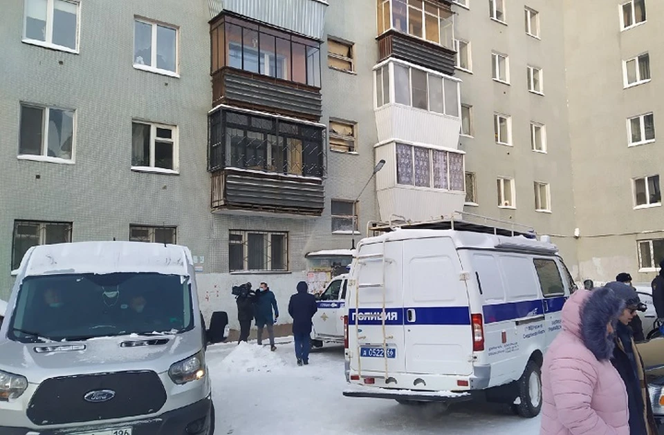 В прокуратуре предварительно назвали причину пожара в доме Екатеринбурга, где погибли восемь человек.
