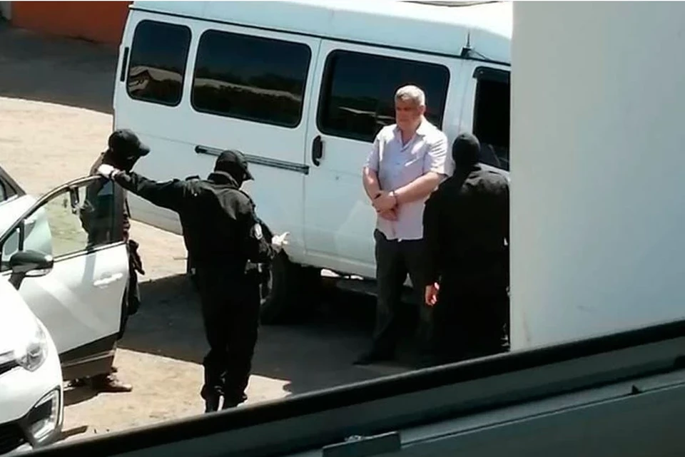 Задержание мэра. Фото: Instagram-аккаунт "Unusual Crimes Barnaul"