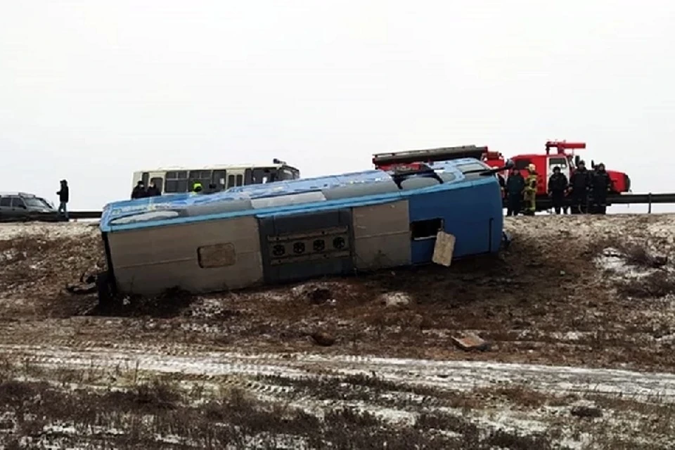 По данным Госавтоинспекции, причиной аварии мог стать сильный боковой ветер. Фото: официальный портал Правительства Ростовской области