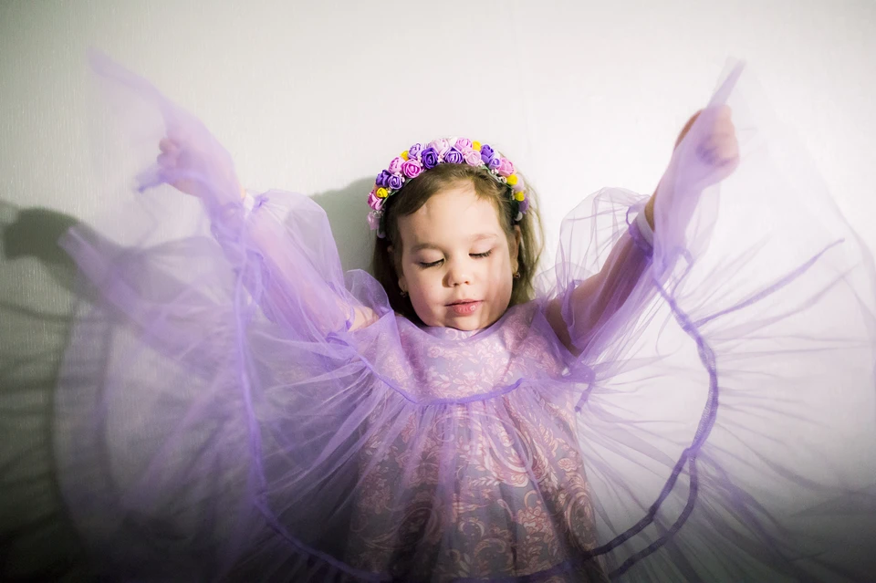 Алине 6 лет, но она выглядит младше своих лет Фото: Ольга Карпушина для свет.дети.