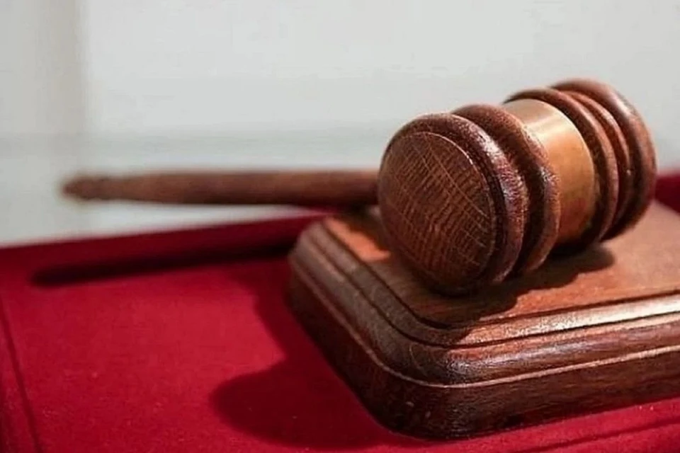 В Новосибирске будут судить 28-летнего мужчину за жестокое убийство друга.