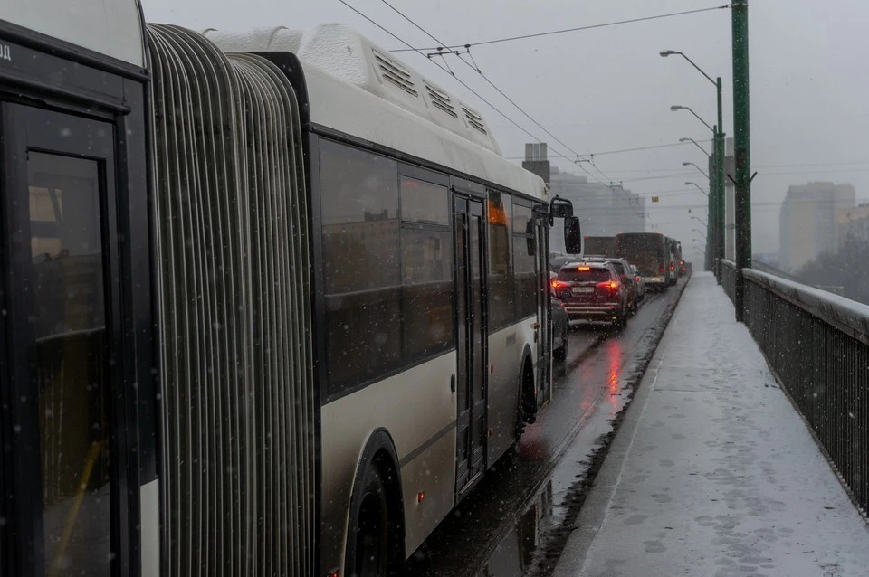 Вместе со снегом в Краснодар вернулись дикие пробки