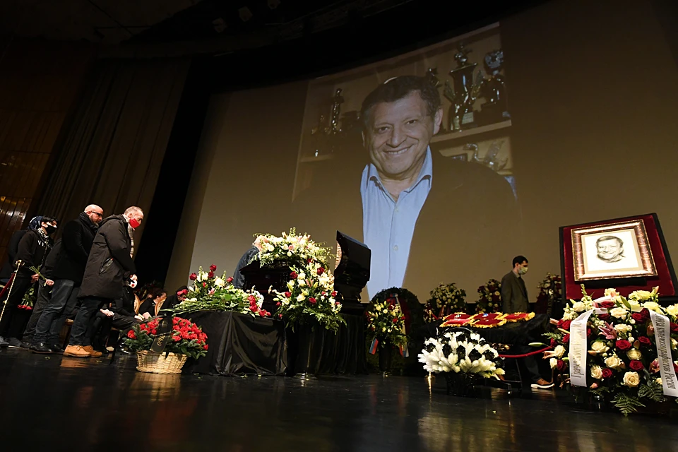 Организовать прощание и похороны Бориса Грачевского помогли друзья режиссера