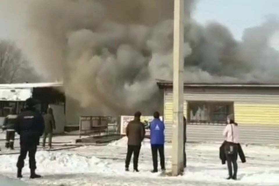 Пожар в Находке в кафе "Шашлычная" на улице Постышева. Скриншот видео: instagram.com/dpskontrol125rus