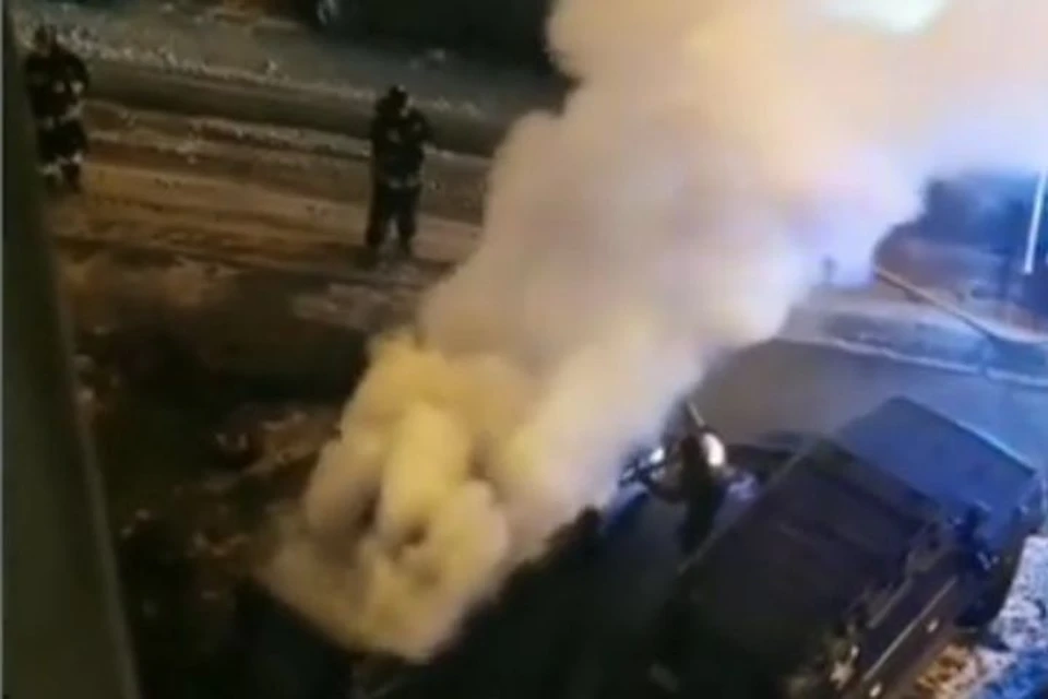 Авто вспыхнуло ночью