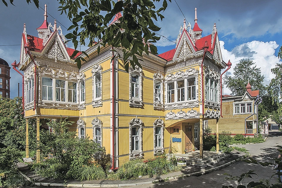 «Дом с жар-птицами» - один из красивейших в Томске. Фото: Иван ХАФИЗОВ