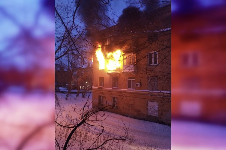 В Златоусте загорелся четырехэтажный дом. Фото: vk.com/ЧП Златоуст