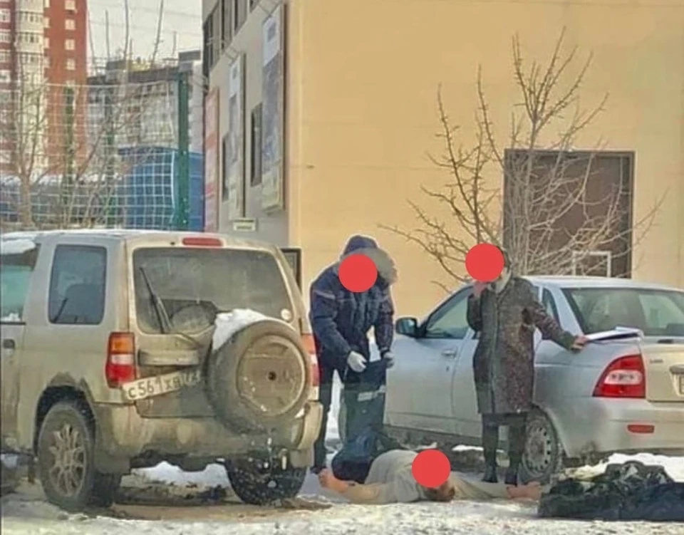 В машине на улице Федюнинского в Тюмени нашли труп.