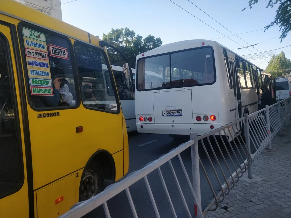 В ГИБДД призвали жителей и туристов Крыма пользоваться услугами только официальных перевозчиков