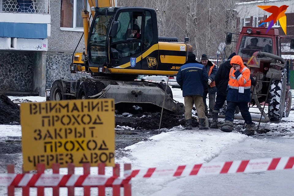 Тепло и горячая вода в помещениях есть, образовательное учреждение работает в штатном режиме.