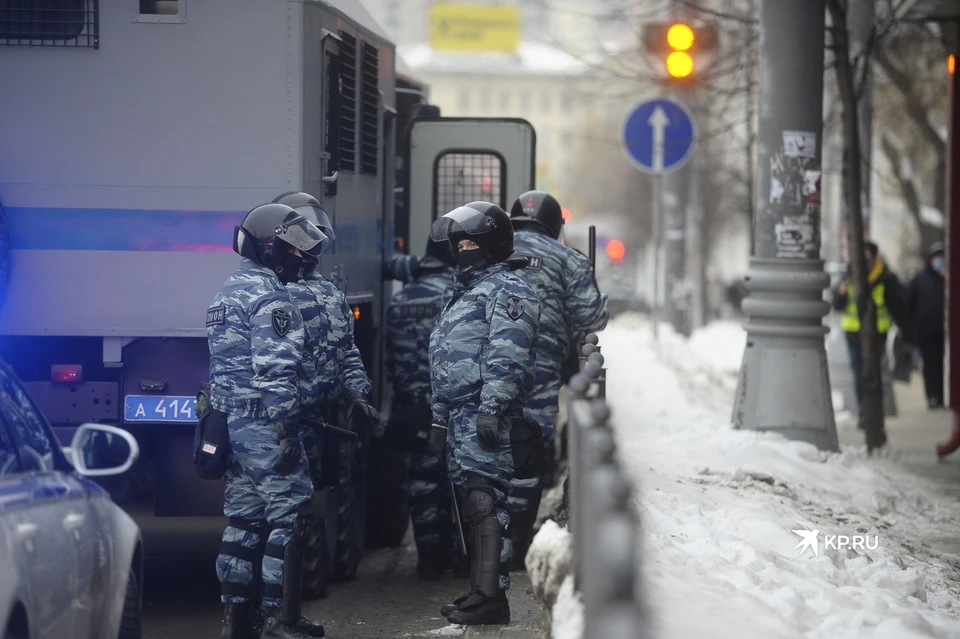 Число задержанных растет.